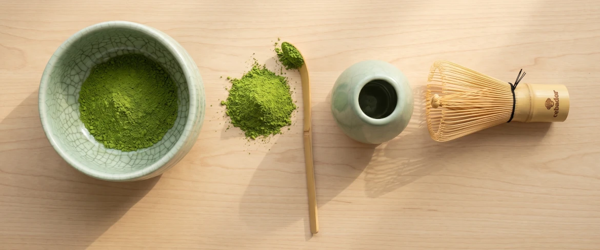 Matcha-kiegészítők – matchawan, chasen, chashaku és matcha-por