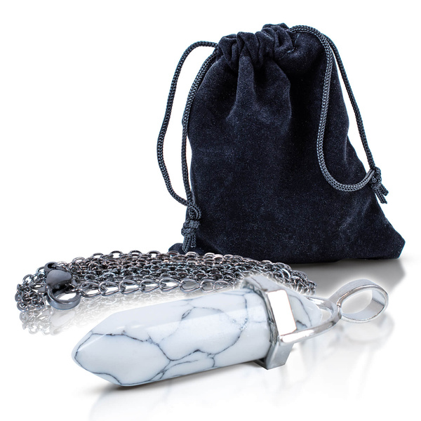 Fehér türkizzel medál tasakban + lánc