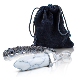 Fehér türkizzel medál tasakban + lánc