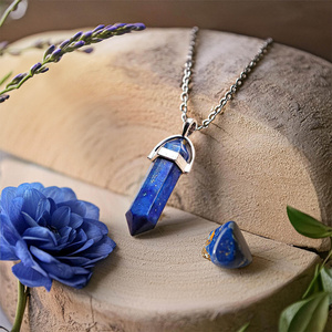 Lapis lazuli medál tasakban + lánc
