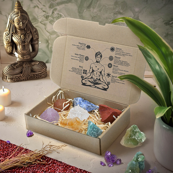 Természetes kövekből és kristályokból álló készlet - ezotéria, jóga, meditáció