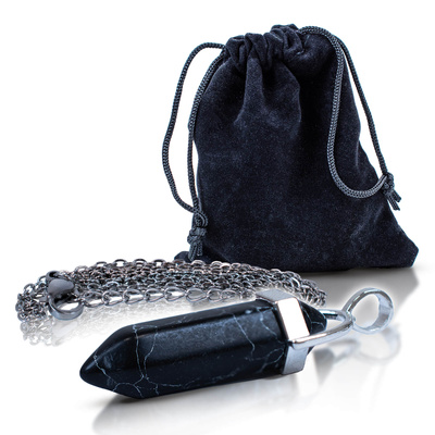 Fekete türkizzel medál tasakban + lánc