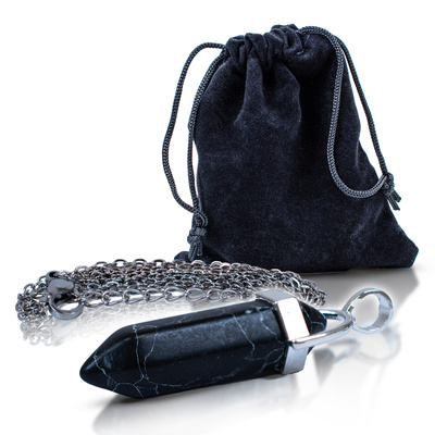 Fekete türkizzel medál tasakban + lánc