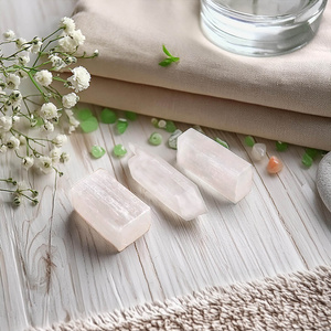 Fehér szelénit (nyers kő) 1 db.